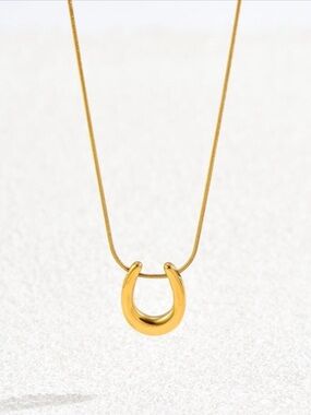 New! Gold Horseshoe Pendant Necklace (1025)